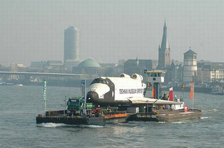 Illustration for article titled Buran Space Shuttle Floats Along the Rhine